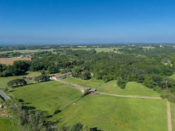Dpt Dordogne (24), à vendre BERGERAC propriété P7 - terrain de 87000 m2  
