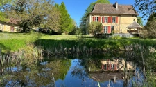 Domaine de 11 hectares avec vue dominante et ensemble de deux habitations aux portes de Bergerac (24)