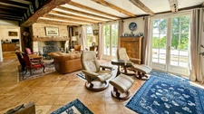 Domaine de 11 hectares avec vue dominante et ensemble de deux habitations aux portes de Bergerac (24)