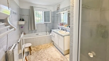 Maison de plain-pied à vendre 4 pièces BERGERAC (24) - terrain 2184 m2 - piscine