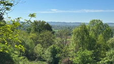 Domaine de 11 hectares avec vue dominante et ensemble de deux habitations aux portes de Bergerac (24)