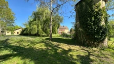 Domaine de 11 hectares avec vue dominante et ensemble de deux habitations aux portes de Bergerac (24)
