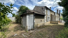 House to be completely renovated with large plot of land of approximately 3000 m2 – Bergerac (24)