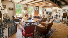Domaine de 11 hectares avec vue dominante et ensemble de deux habitations aux portes de Bergerac (24)