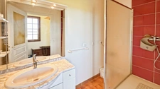 Single-story house for sale with 5 rooms near BERGERAC (24)