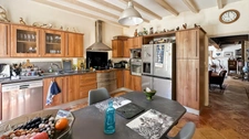 Domaine de 11 hectares avec vue dominante et ensemble de deux habitations aux portes de Bergerac (24)