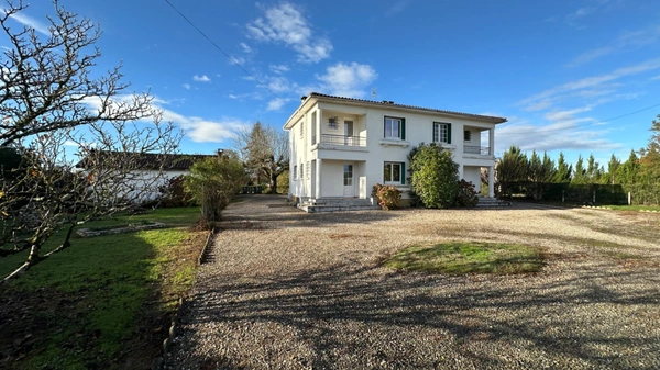 Maison à vendre 7 pièces proche de BERGERAC (24) - terrain de 1940 m2
