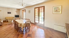 Single-story house for sale with 5 rooms near BERGERAC (24)