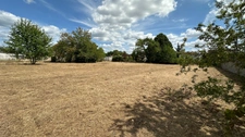 House to be completely renovated with large plot of land of approximately 3000 m2 – Bergerac (24)