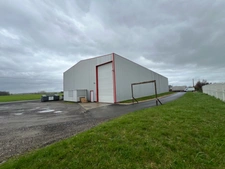 Ensemble immobilier hangars de stockages et bureaux à 35km de Tours
