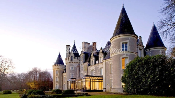Propriete à vendre 60 pièces proche de TOURS (37)