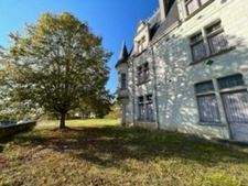Sublime château édifié au XVI°et remanié au XIX° surblomblant la vallée de la Loire entre Amboise et Tours