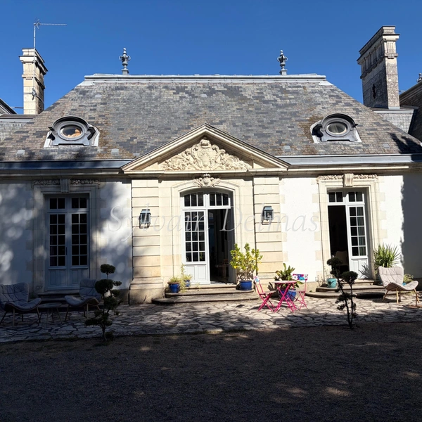 Propriete à vendre 10 pièces SAINT AVERTIN (37)