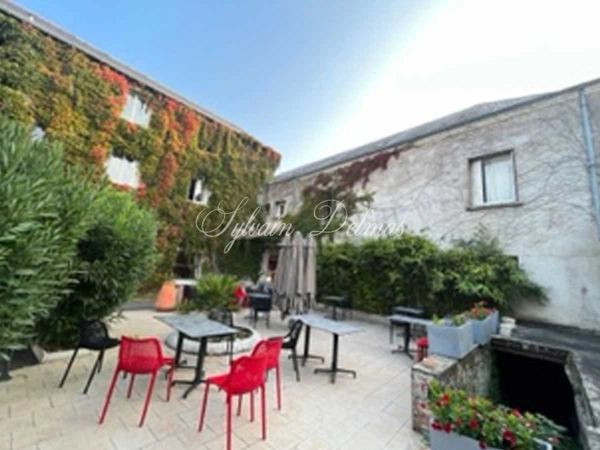 Fonds de commerce hotel restaurant à vendre proche de TOURS (37)
