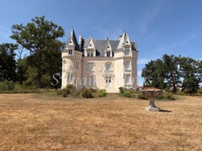 Propriete à vendre 8 pièces proche de LOCHES (37)