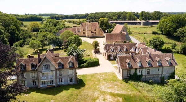 Propriete à vendre 35 pièces proche de NOCE (61)