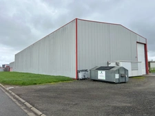 Ensemble immobilier hangars de stockages et bureaux à 35km de Tours