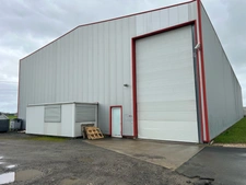 Ensemble immobilier hangars de stockages et bureaux à 35km de Tours