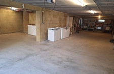 PONT-STE-MARIE: Single-storey house of 121 m² (Energy Performance Certificate C) with a full basement of 129 m² 