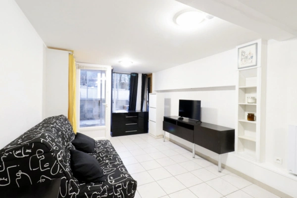 Dpt Bouches du Rhône (13), à louer MARSEILLE 12EME ARRONDISSEMENT STUDIO meublé 