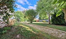 PONT-STE-MARIE: Single-storey house of 121 m² (Energy Performance Certificate C) with a full basement of 129 m² 