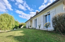 PONT-STE-MARIE: Single-storey house of 121 m² (Energy Performance Certificate C) with a full basement of 129 m² 