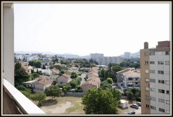 Dpt Bouches du Rhône (13), à vendre  appartement T5  avec grand balcon 