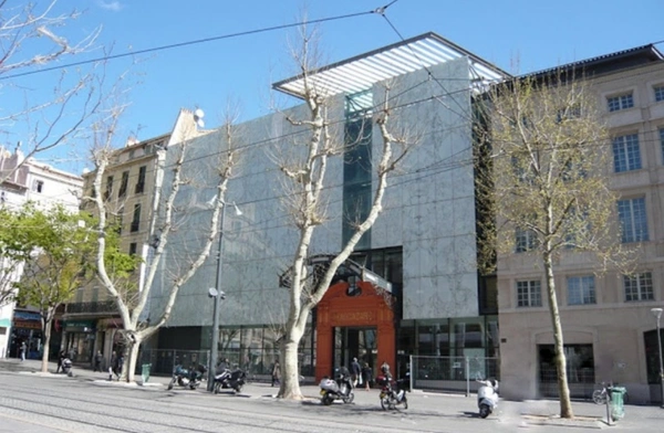 Dpt Bouches du Rhône (13), à vendre MARSEILLE 1er ARRONDISSEMENT appartement T3 de 58,84 m²  