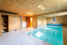 Joigny — Quartier Paradis : Villa d’Architecte avec Piscine Intérieure
