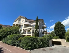 Appartement T4 avec terrasse & 3 balcons centre DIVONNE LES BAINS (01)