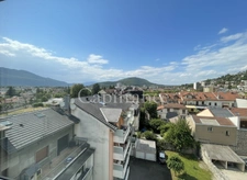Appartement T2 de 69 m², dernier étage avec balcons, cave et garage locatif – Hypercentre Aix-les-Bains (73)