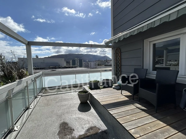 Rare T5 duplex en attique, garage, hypercentre ANNECY Courier (74)