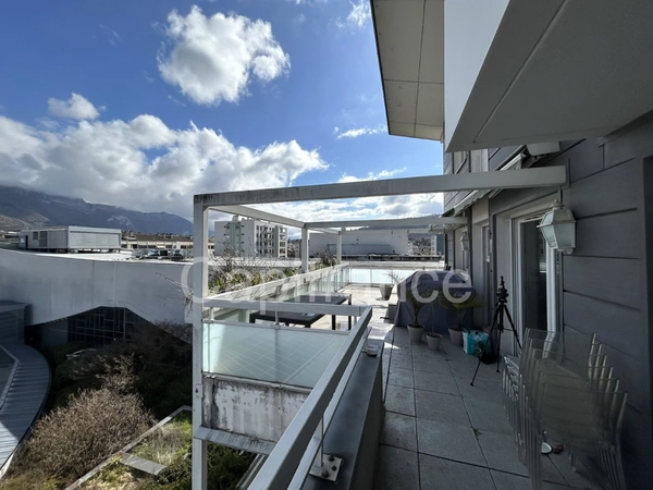 Rare T5 duplex en attique, garage, hypercentre ANNECY Courier (74)
