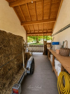 PROPRIÉTÉ D’EXCEPTION – PRÈS DE 300 m² – 2,7 HECTARES – INSTALLATIONS EQUESTRES - LOGEMENTS INDEPENDANTS