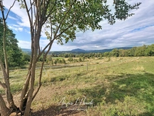 PROPRIÉTÉ D’EXCEPTION – PRÈS DE 300 m² – 2,7 HECTARES – LOGEMENTS INDEPENDANTS