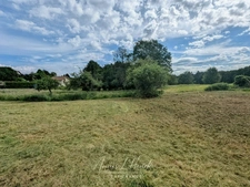ARBUSIGNY - Terrain constructible 847 m² dans un environnement recherché