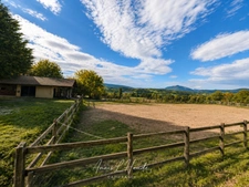 PROPRIÉTÉ D’EXCEPTION – PRÈS DE 300 m² – 2,7 HECTARES – LOGEMENTS INDEPENDANTS