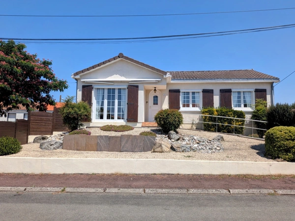 Maison à vendre 110m² SAINT PIERRE DES ECHAUBROGNES (79)