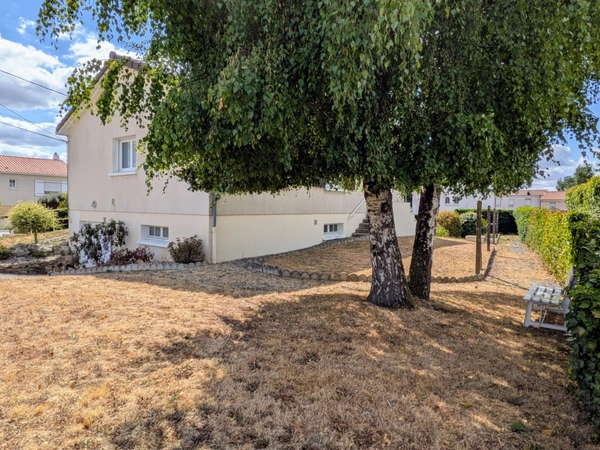 Maison à vendre 110m² SAINT PIERRE DES ECHAUBROGNES (79)