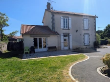 Maison de caractère -  NUEIL LES AUBIERS (79)