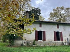 Un domaine de pierre de 160 m² env. à rénover sur 15950 m² de forets préservées, Un havre rare entre ciel et pins !