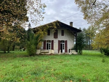 Un domaine de pierre de 160 m² env. à rénover sur 15950 m² de forets préservées, Un havre rare entre ciel et pins !