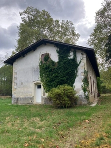 Un domaine de pierre de 160 m² env. à rénover sur 15950 m² de forets préservées, Un havre rare entre ciel et pins !
