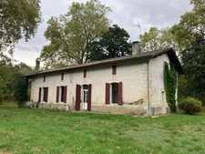 Un domaine de pierre de 160 m² env. à rénover sur 15950 m² de forets préservées, Un havre rare entre ciel et pins !