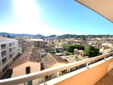 VALLAURIS Deux pièces avec cave et parking