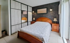 À vendre à Fréjus (83), dans le Var : magnifique rez-de-villa de 4 pièces, indépendant avec jardin privatif de 193 m², proche plages et Port-Fréjus. Confort moderne, calme et prestations de qualité