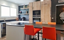 À vendre à Fréjus (83), dans le Var : magnifique rez-de-villa de 4 pièces, indépendant avec jardin privatif de 193 m², proche plages et Port-Fréjus. Confort moderne, calme et prestations de qualité