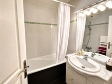 Dpt Alpes Maritimes (06), à vendre CANNES- Oxford  appartement T2 , cave et parking en sous sol
