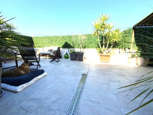 Appartement à vendre 3 pièces, dernier étage  ANTIBES (06)