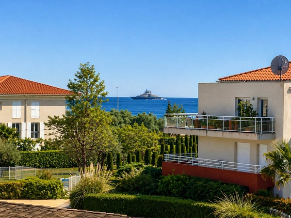 Dpt Alpes Maritimes (06), à vendre JUAN LES PINS appartement T2, vue mer, plage